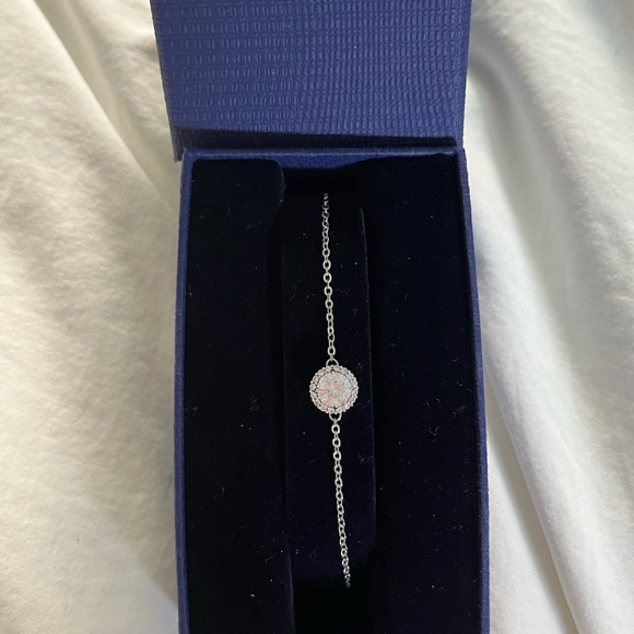 Brand New in Box! Beautiful Swarovski Bracelet - Picture 4 of 4